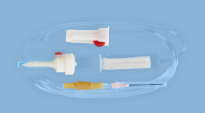 Система для вливаний гемотрансфузионная для крови с пластиковой иглой — 20 шт/уп купить оптом в Липецке